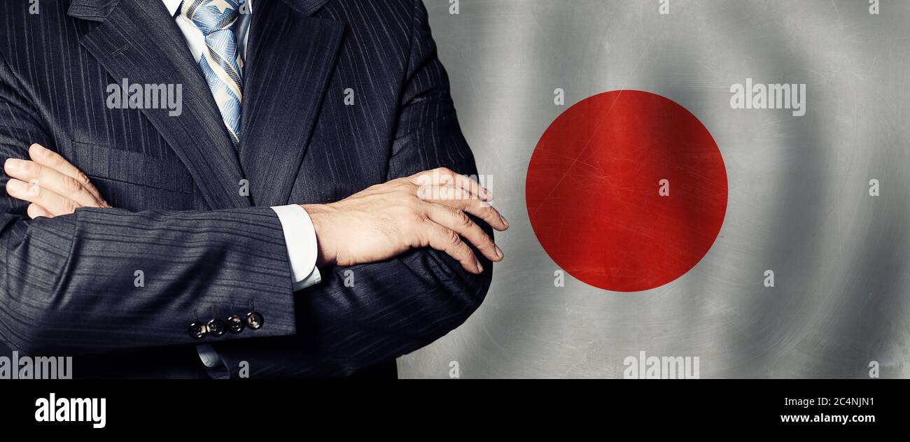 Les hommes ont des mains contre le drapeau japonais, le monde des affaires, la politique et l'éducation au Japon concept Banque D'Images