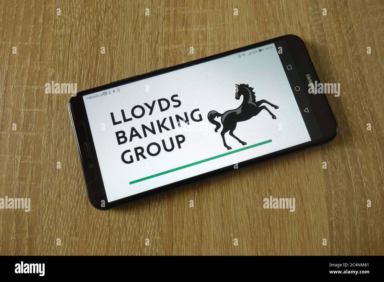 Logo Lloyds Banking Group plc affiché sur le smartphone Banque D'Images