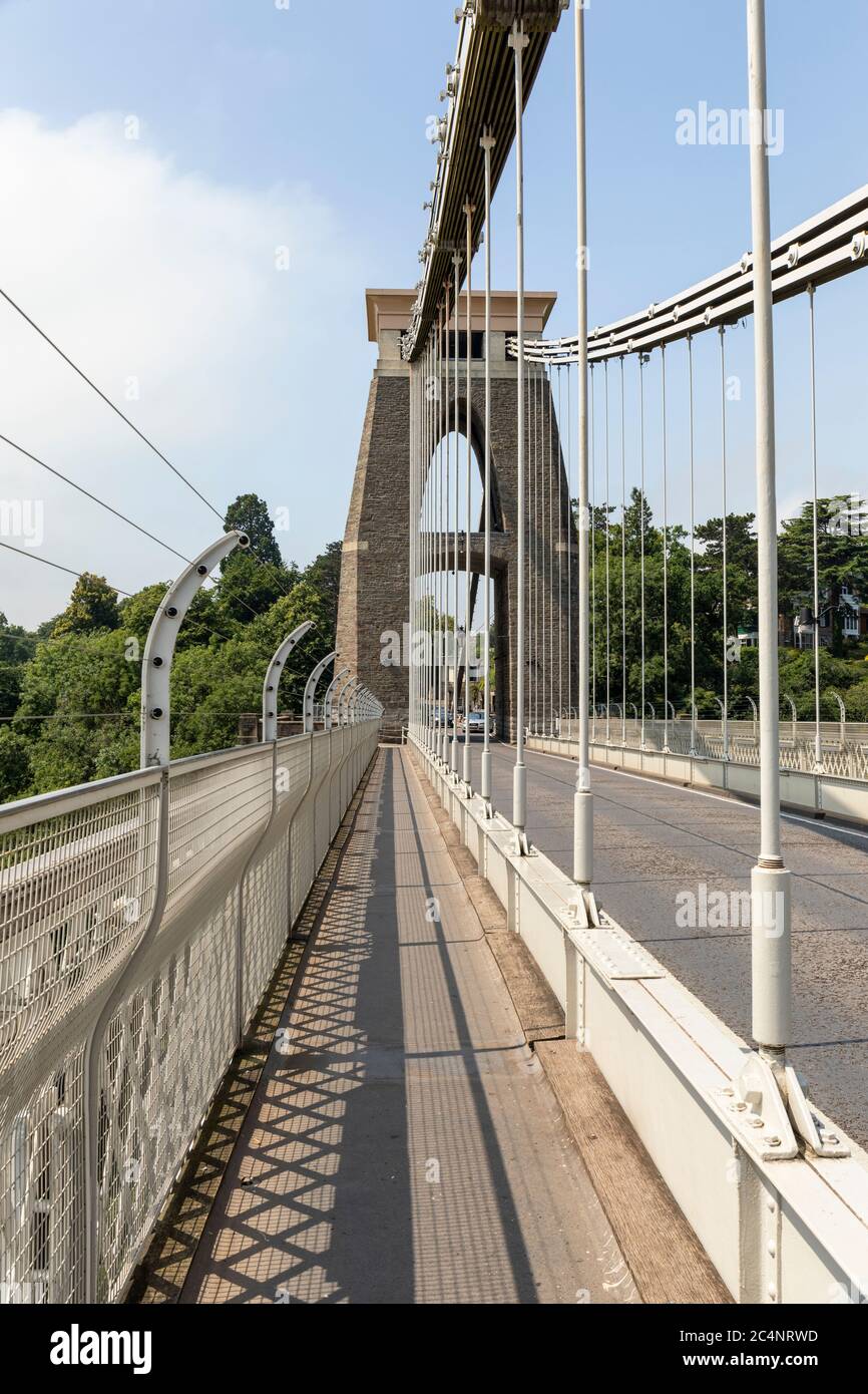 Le célèbre pont suspendu Clifton construit par l'ingénieur victorien Isambard Kingdom Brunel. Passerelle pour piétons et câbles de pont, Bristol, Angleterre, Royaume-Uni Banque D'Images