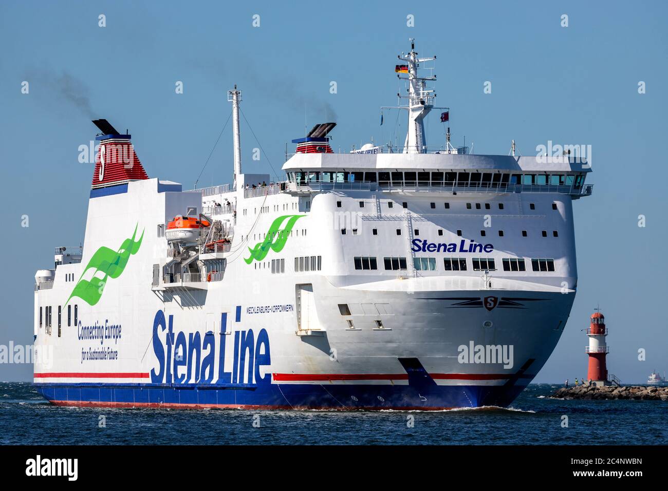 Stena Line ferry MECKLENBURG-VORPOMMERN entrant Rostock. Banque D'Images