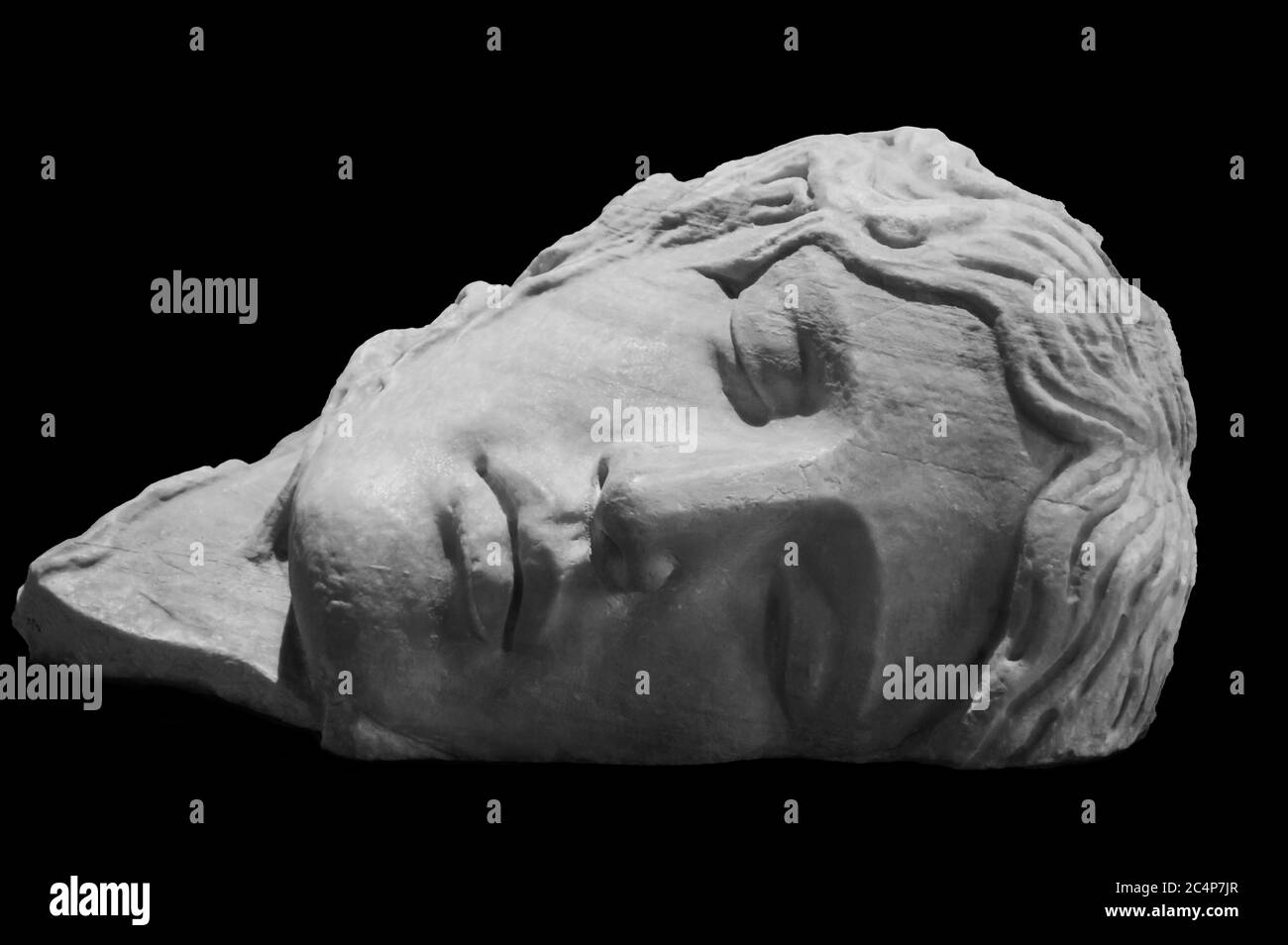 Gros plan sur une ancienne sculpture en marbre romain montrant un jeune homme dormant Banque D'Images