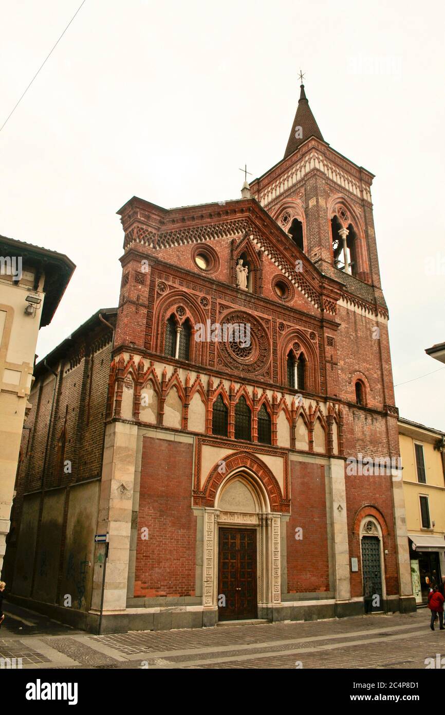 Monza, Brianza, Lombardie, Italie du Nord. Église de Santa Maria à Strada (St. Marie dans la rue), XIVe siècle. La façade avec de fausses loggia et des ornements en terre cuite est considérée comme l'une des plus belles de style gothique Lombard. Banque D'Images