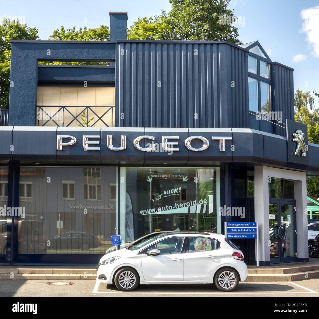Peugeot logo garage Banque de photographies et d’images à haute