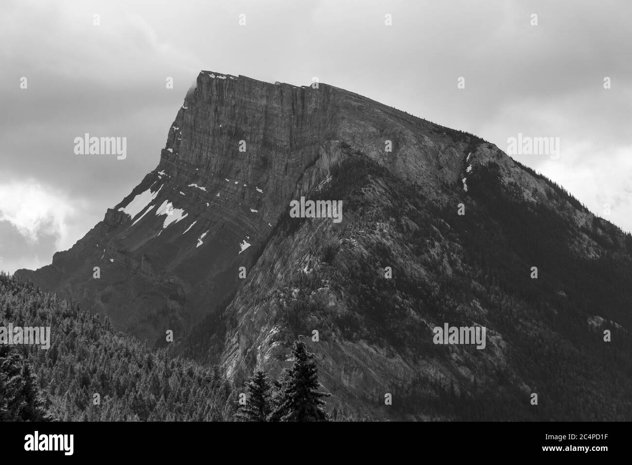 Mount rundle Banque d'images noir et blanc - Alamy
