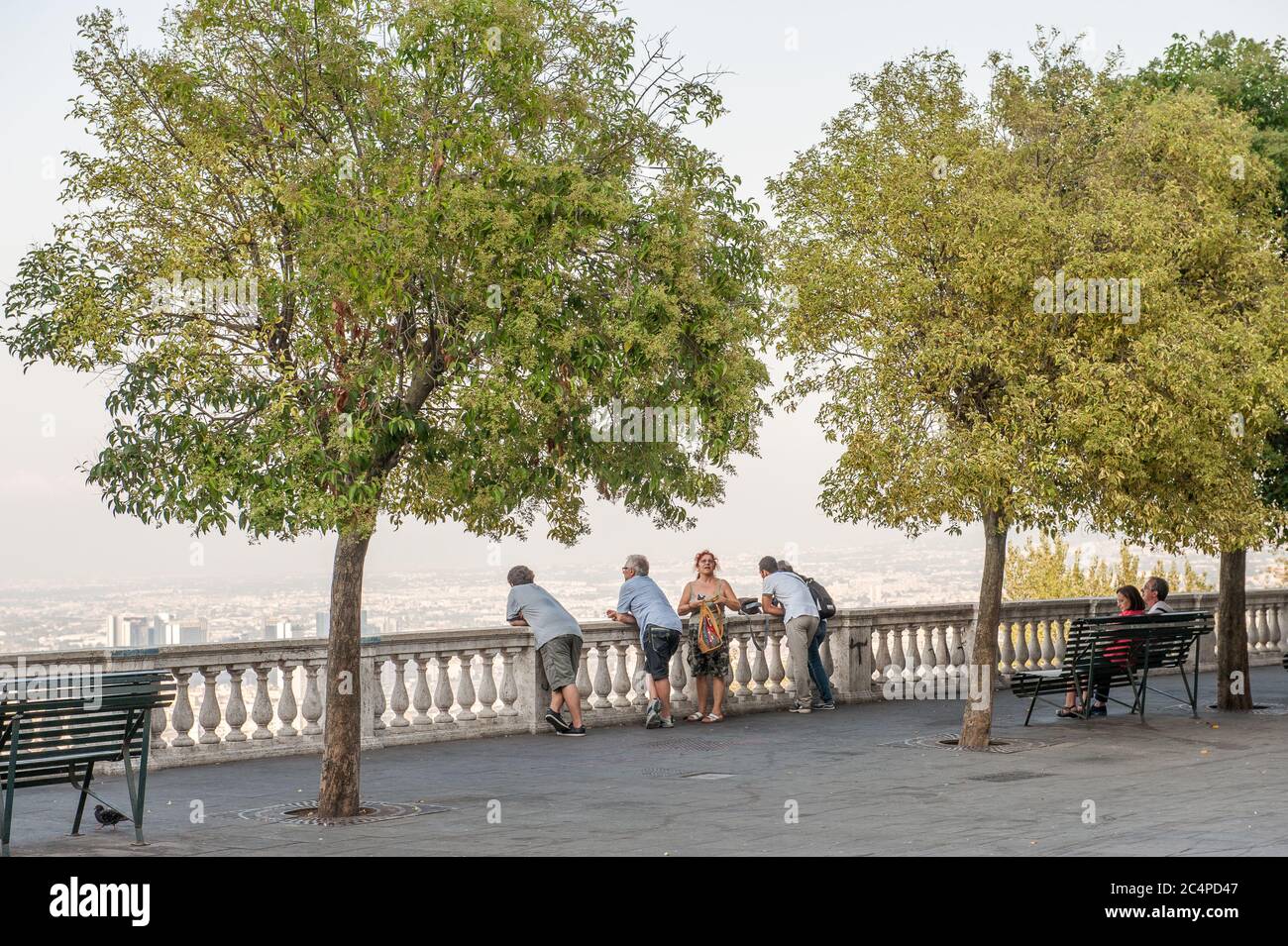Les touristes bénéficient d'une vue aérienne de Naples, Italie Banque D'Images