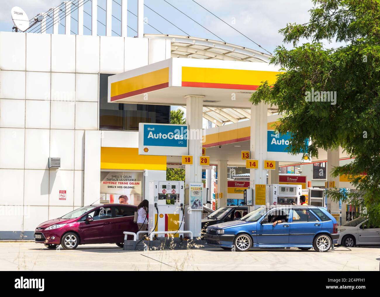 Ankara : Shell Oil - station d'autogas. Shell Oil Company est une filiale américaine de Royal Dutch Shell, une société pétrolière multinationale. Banque D'Images
