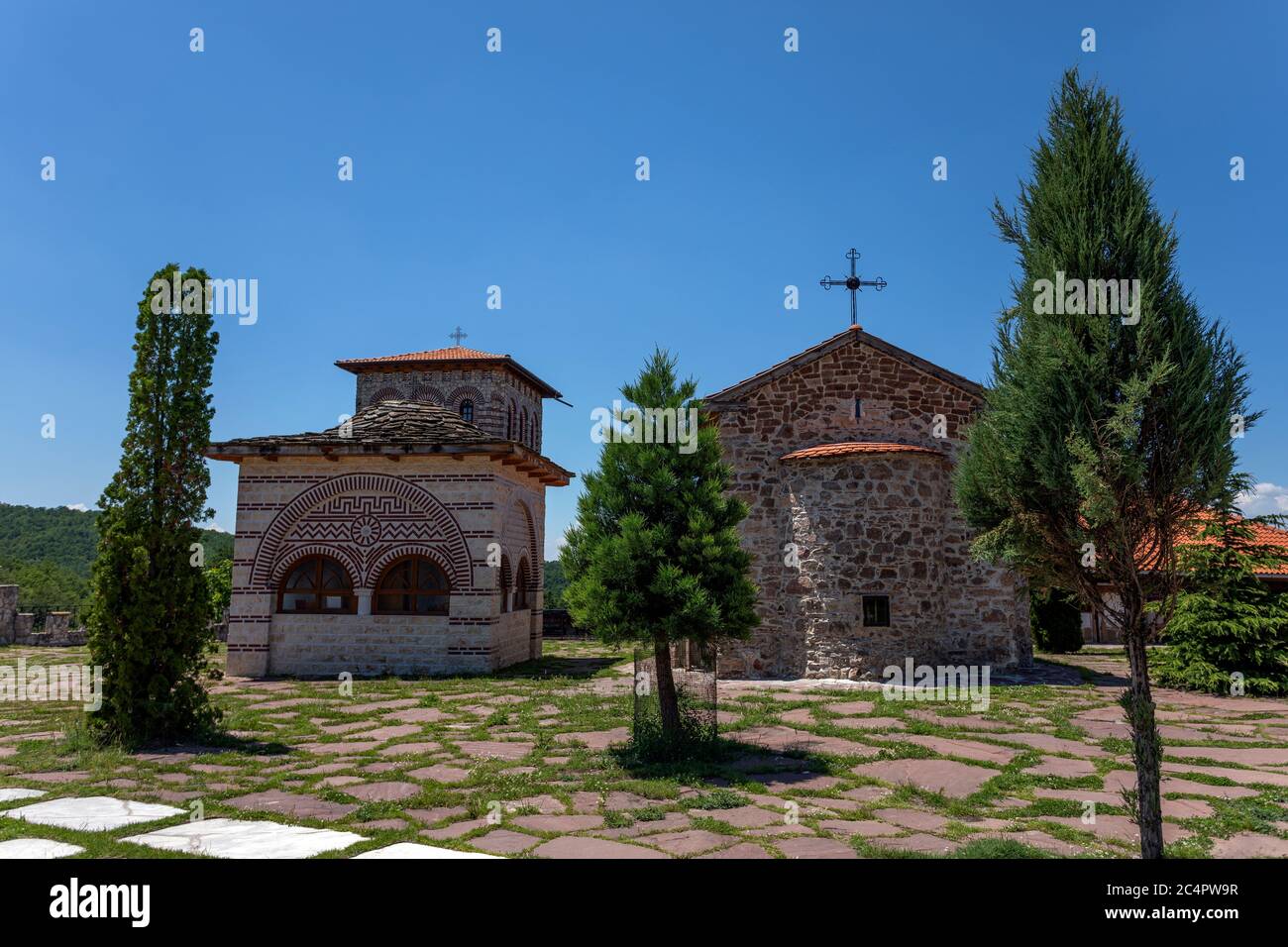 Église au complexe du monastère 'S t. St. Kozma et Damyan "il est situé au sud-ouest de la ville de Sofia au pied du pic de Tumba à 1129 M. dans le mont Banque D'Images