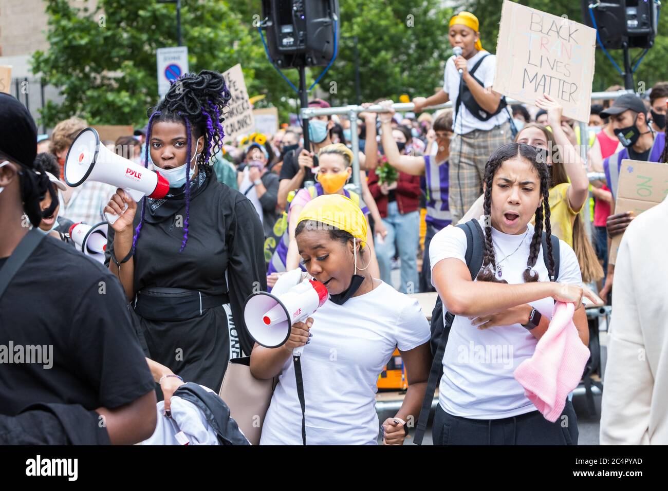 De jeunes manifestants qui scandaient au Black Trans Lives ont de l'importance à Londres Banque D'Images