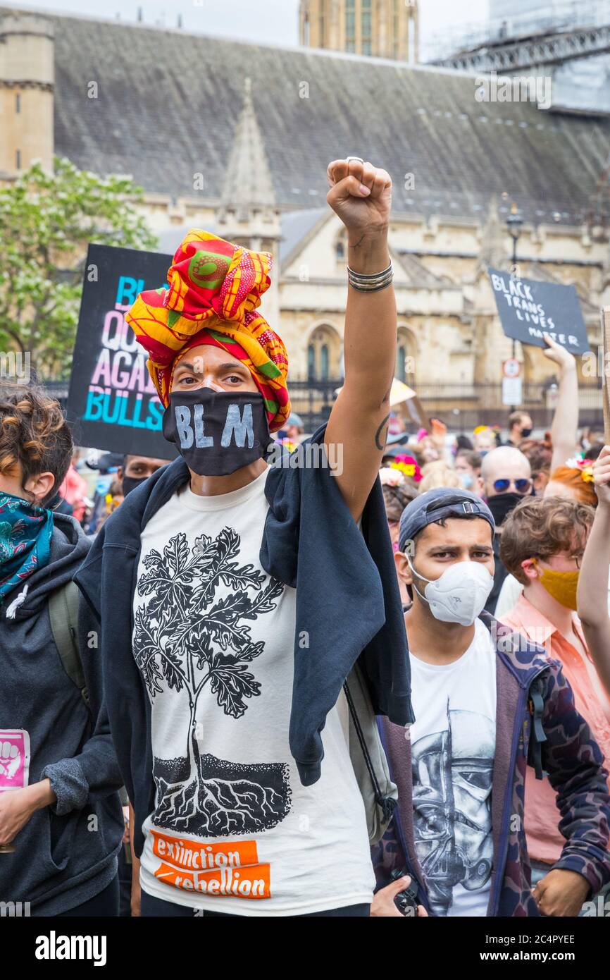 Les images puissantes d'un manifestant au Black Trans Lives ont leur importance à Londres Banque D'Images