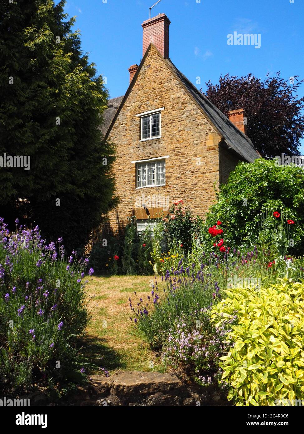 Vue sur le cottage dans le parc d'Abington, Northampton, Royaume-Uni Banque D'Images