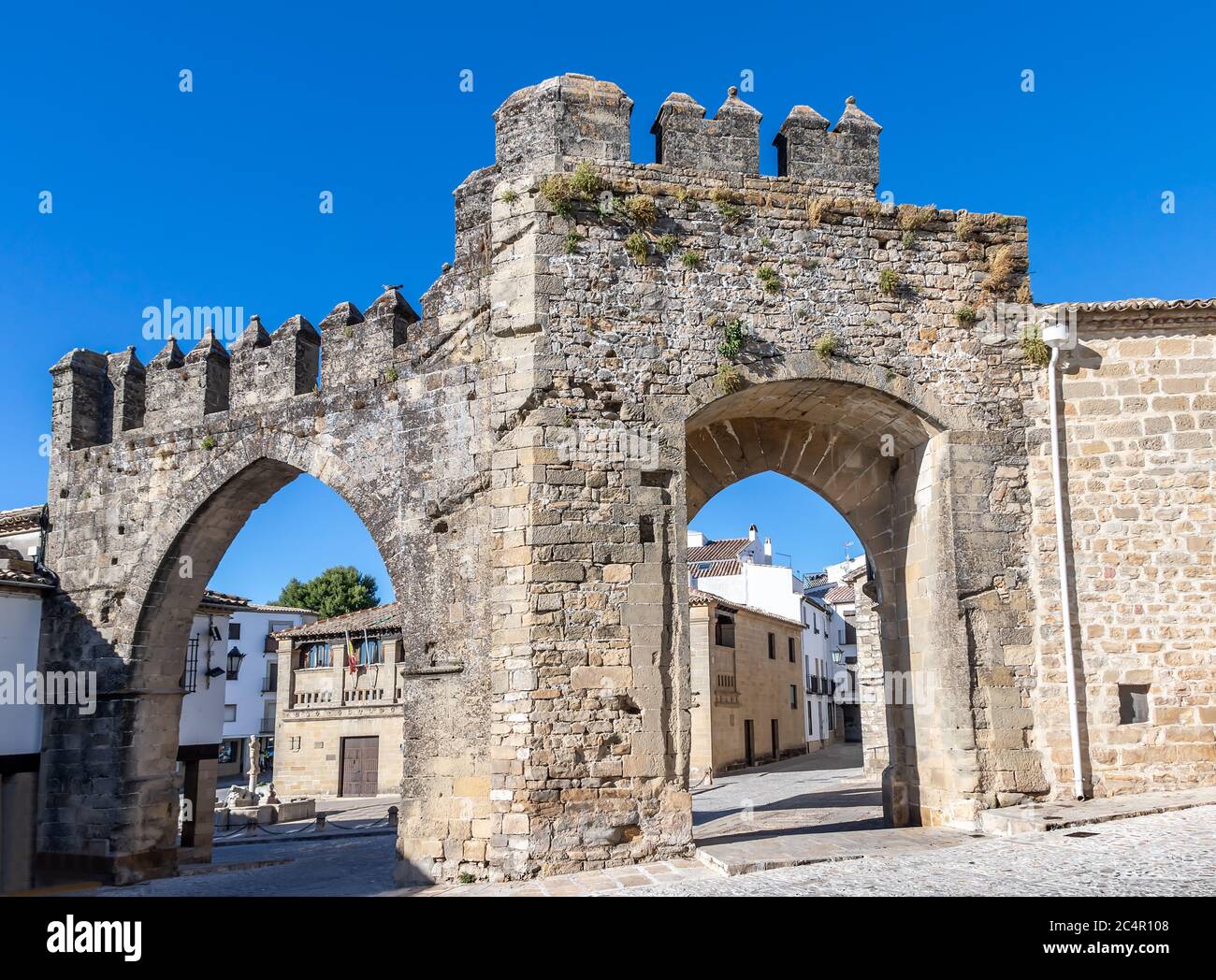 Porte de Jaen et arche de Villalar sur la Plaza del Populo (Plaza del Populo), Baeza. Ville Renaissance dans la province de Jaén. Patrimoine mondial. Andalousie, SP Banque D'Images