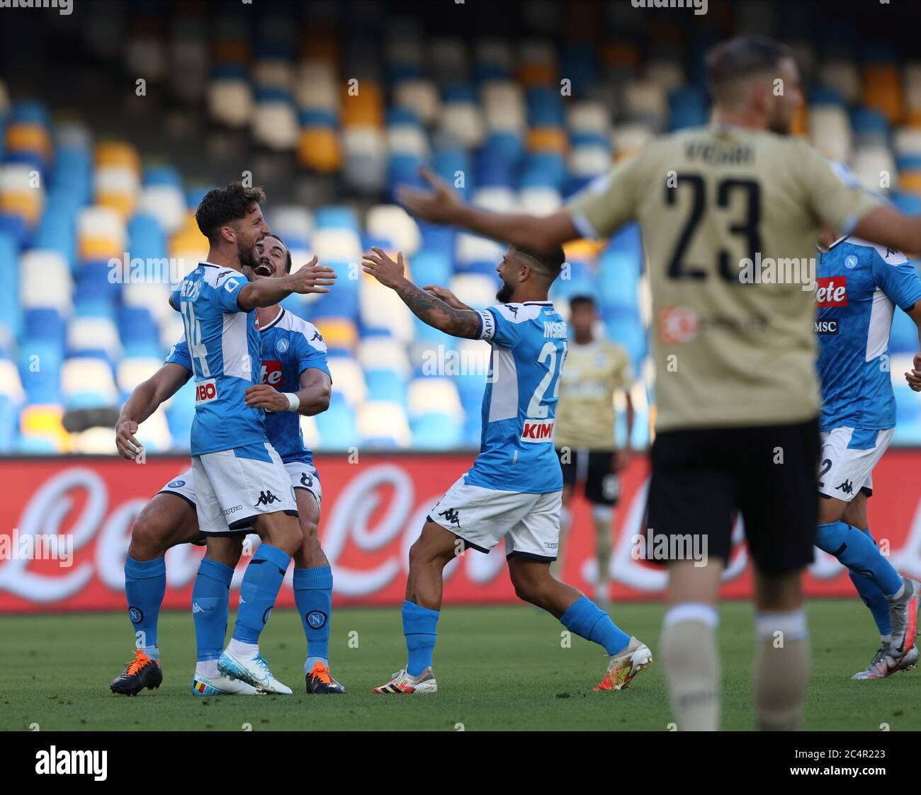 Naples, Campanie, Italie. 28 juin 2020. 28 juin 2020 ; Stadio San Paolo, Naples, Campanie, Italie ; Serie A football, Napoli versus SPAL ; Dries Mertens de naples célèbre après avoir obtenu le score dans les minutes de la 4ème minute pour 1-0 Credit: Action plus Sports Images/Alay Live News Banque D'Images