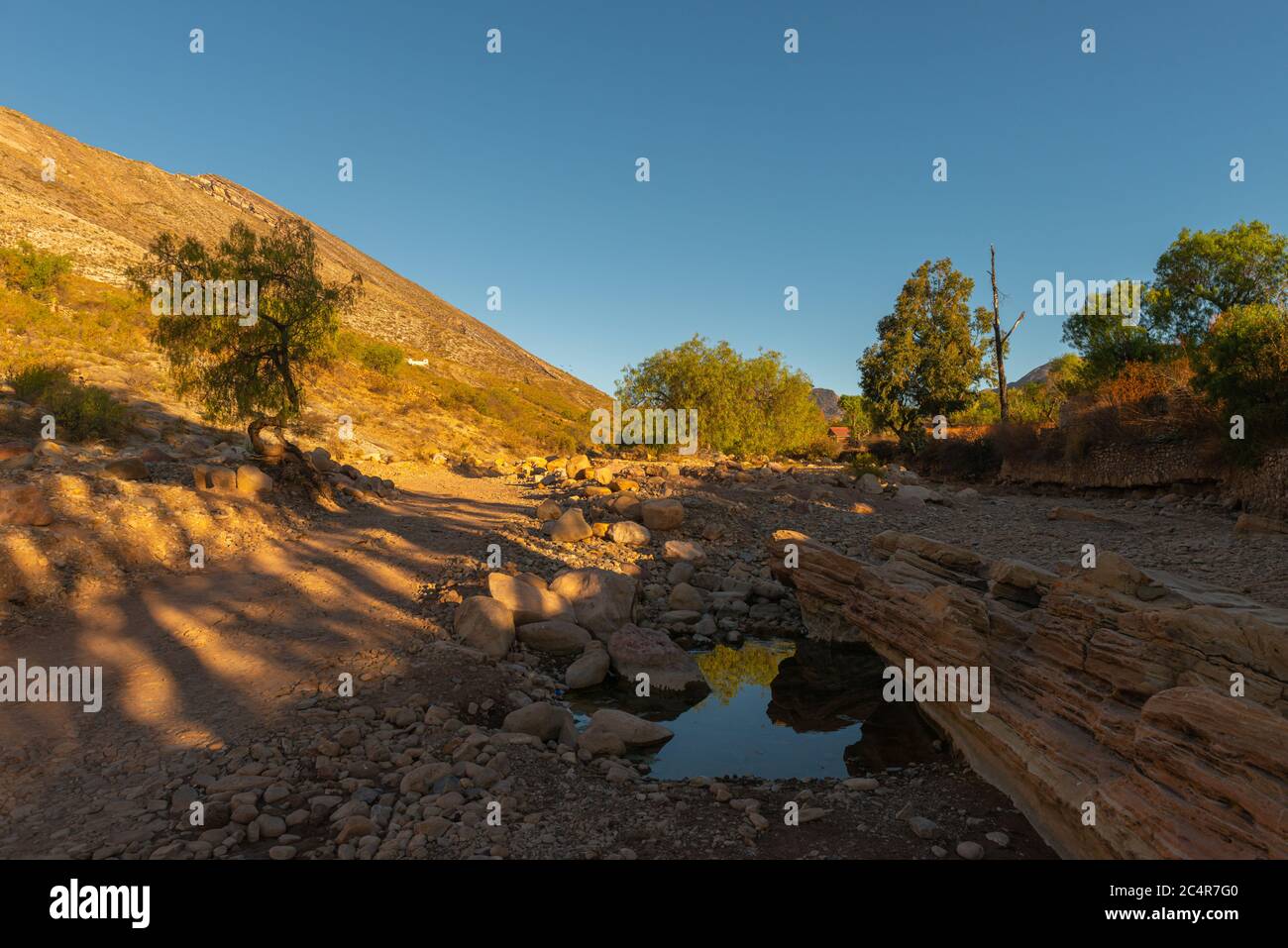 Route dans la rivière sèche Torotoro, Parque Nacional Tototoro, Parc National Torotoro, Departamento Potosí, Village de Torotoro, Bolivie, Amérique latine Banque D'Images