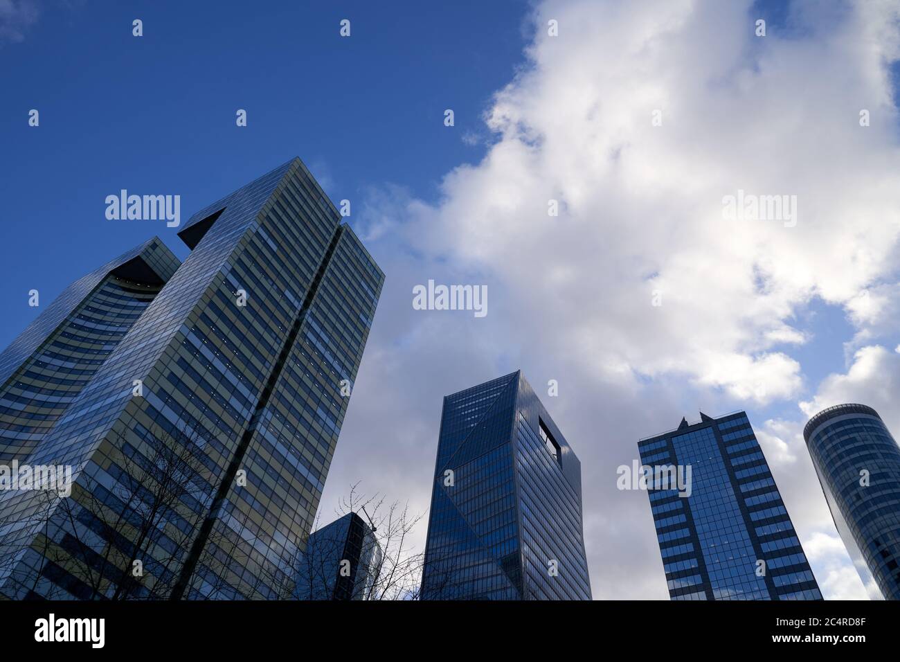 Siège social de KPMG, gratte-ciel et immeubles de bureaux dans le quartier d'affaires de la Défense, Paris Banque D'Images