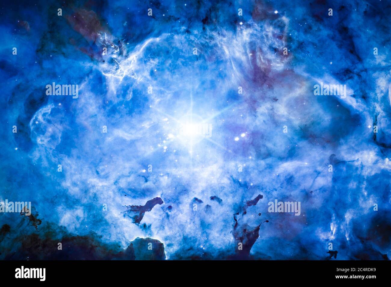 Nebula et galaxies dans l'univers. Arrière-plan de l'espace abstrait. Une star de supernova dans un cosmos profond. Nébuleuse bleu magique dans l'espace pour le papier peint. Élément Banque D'Images