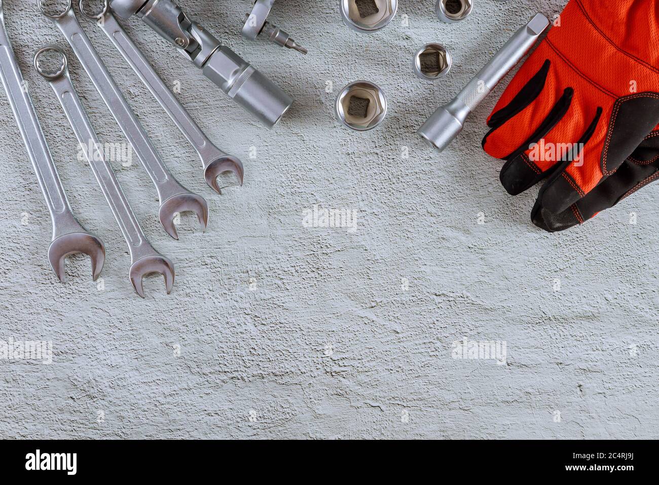 Gants de travail en clé mixte jeu de clés pour réparation automobile de  fond de pierre mécanique automobile Photo Stock - Alamy