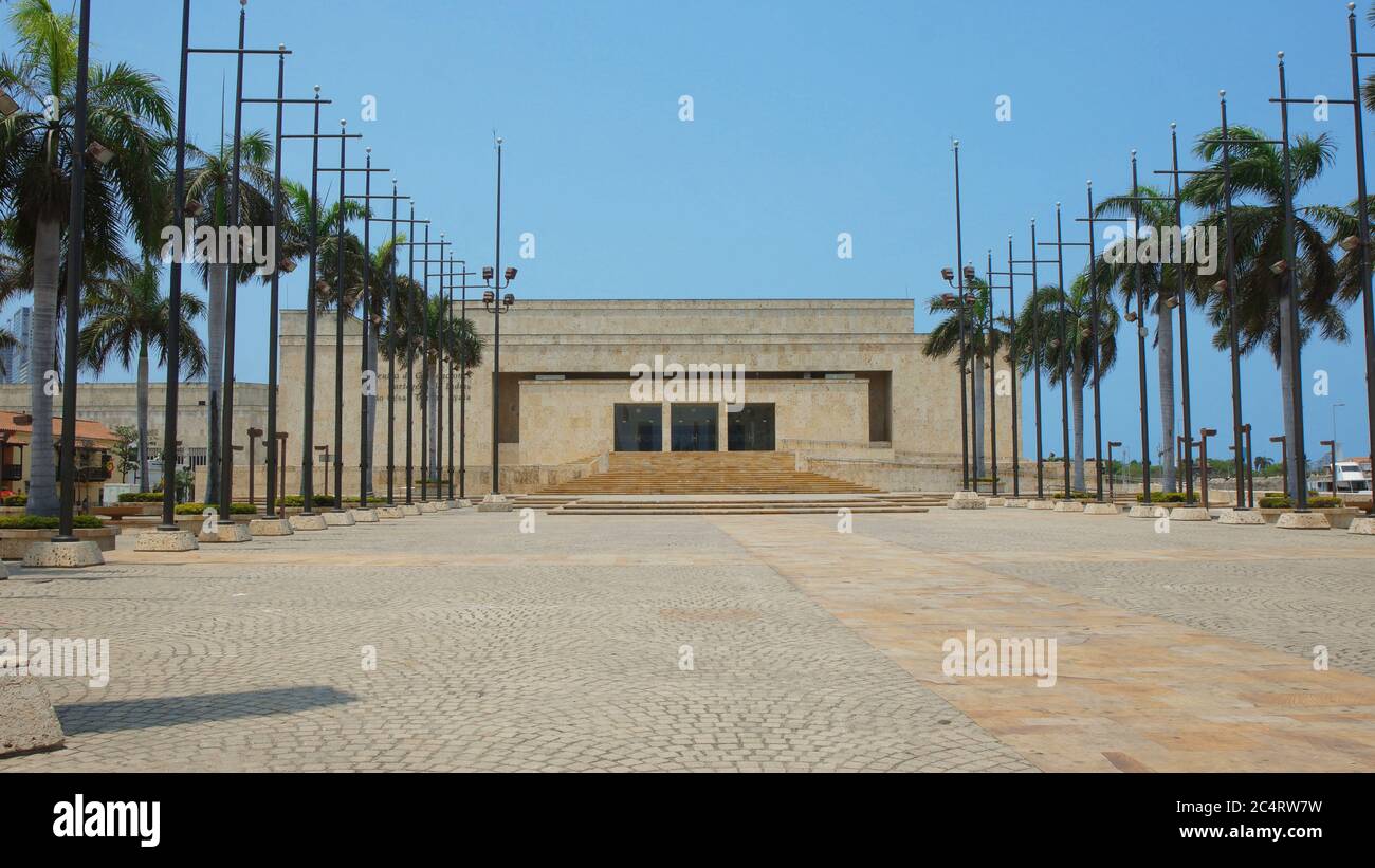 Cartagena de Indias, Bolivar / Colombie - avril 9 2016: Vue de face du centre de convention Julio Cesar Turbay Ayala dans la ville de Cartagena de India Banque D'Images