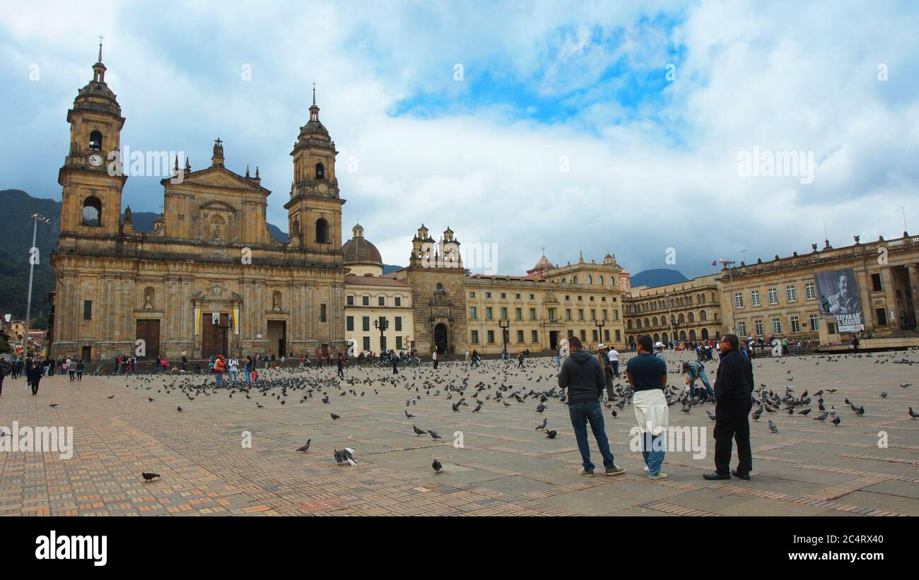 Bogota, Cundinamarca / Colombie - avril 7 2016: Activité sur la place Bolivar dans le quartier de la Candelaria dans le centre-ville de Bogota Banque D'Images