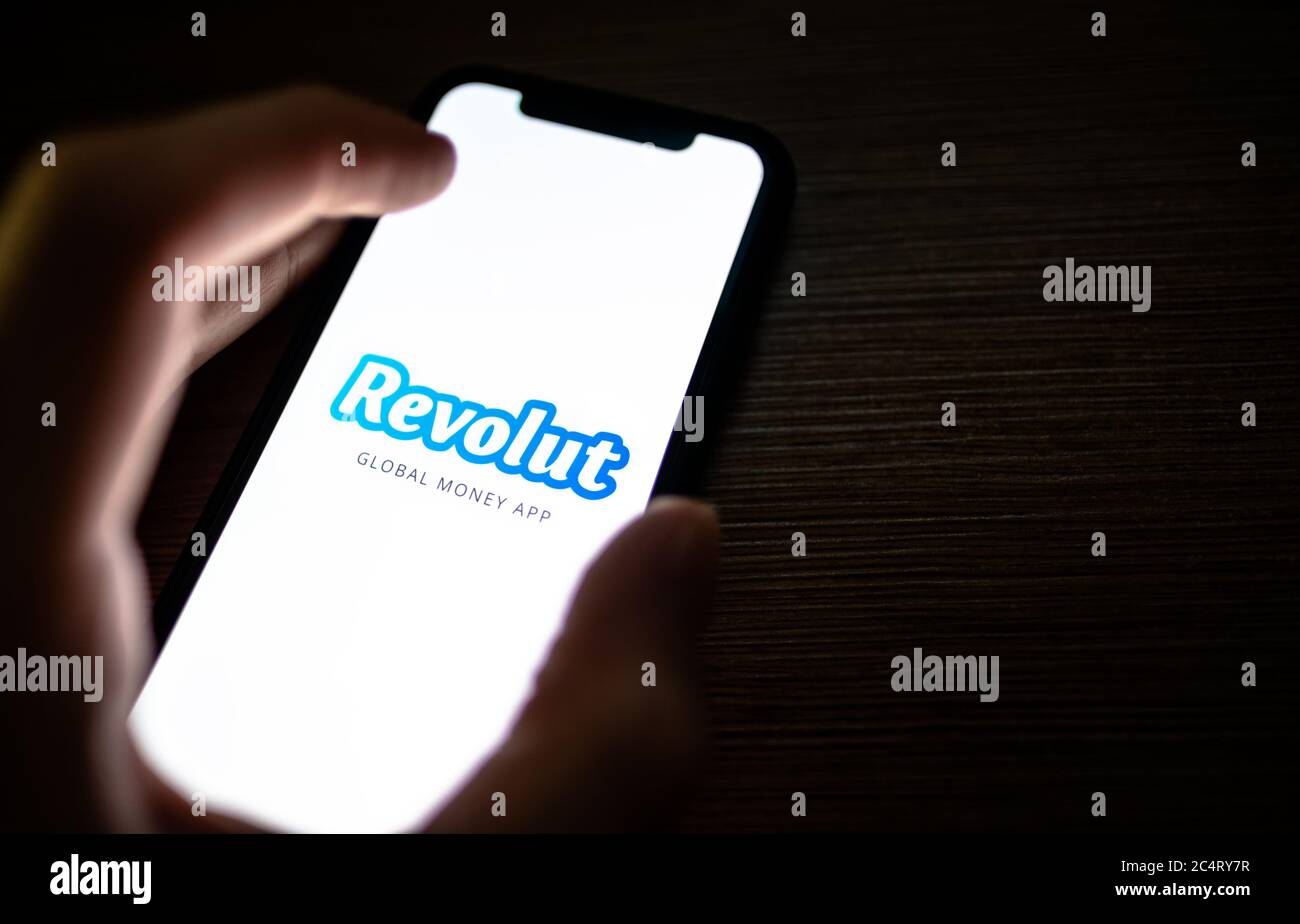 Application avec logo Revolut Money sur l'écran du smartphone. Banque D'Images