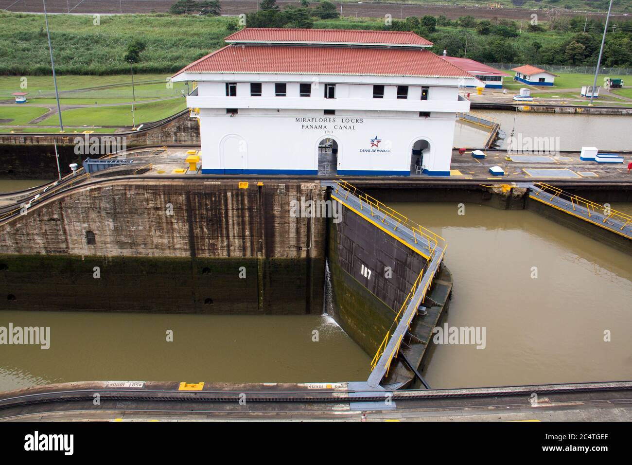 PANAMA CITY, PANAMA - 07 décembre 2017 : le canal de Panama à l'écluse de Miraflores, Panama. Banque D'Images