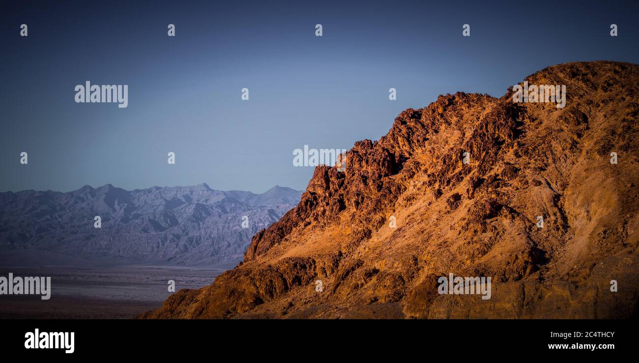 Le parc national coloré de la Vallée de la mort au coucher du soleil Banque D'Images