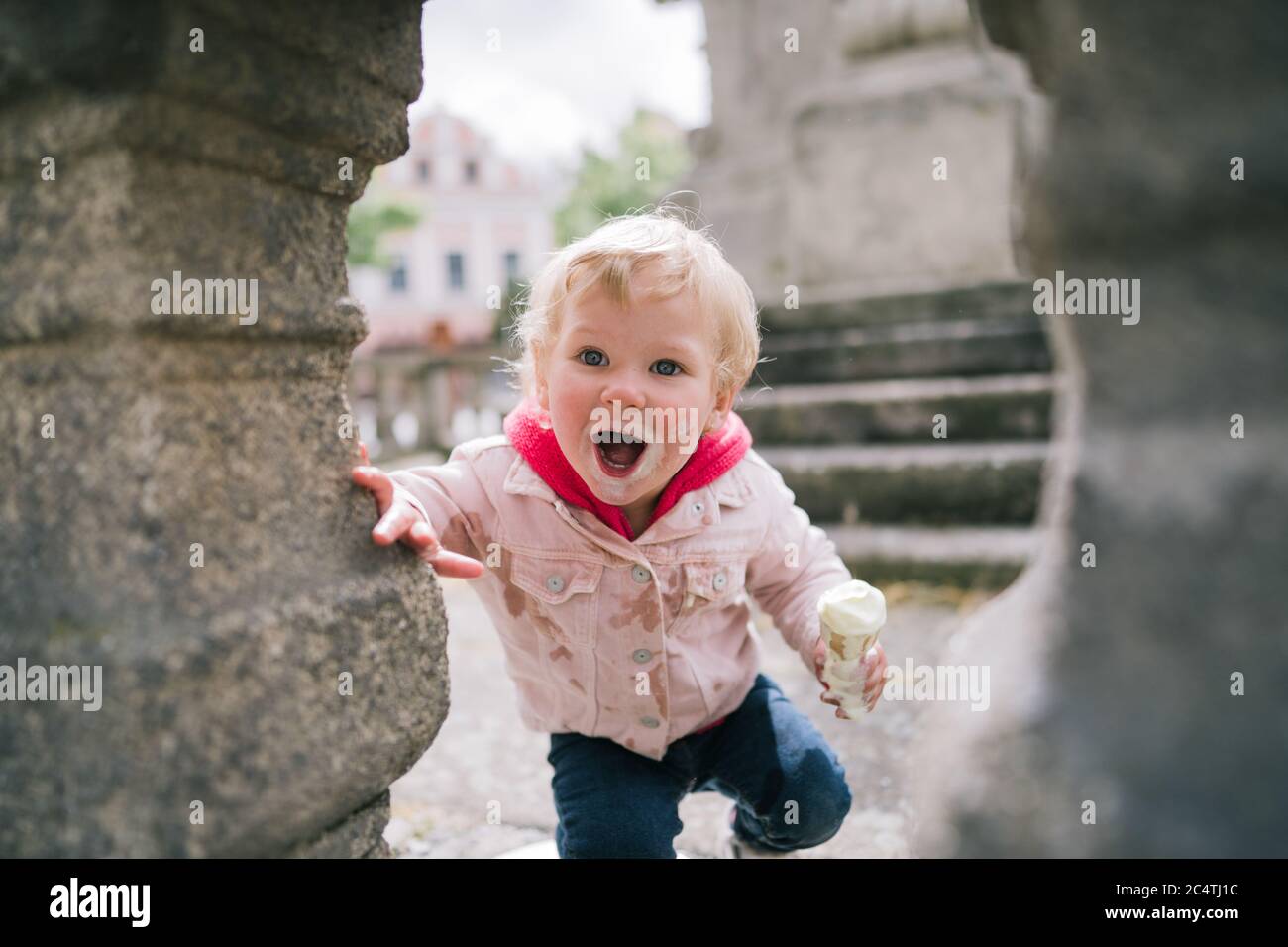 Portrait de petite fille avec glace Banque D'Images