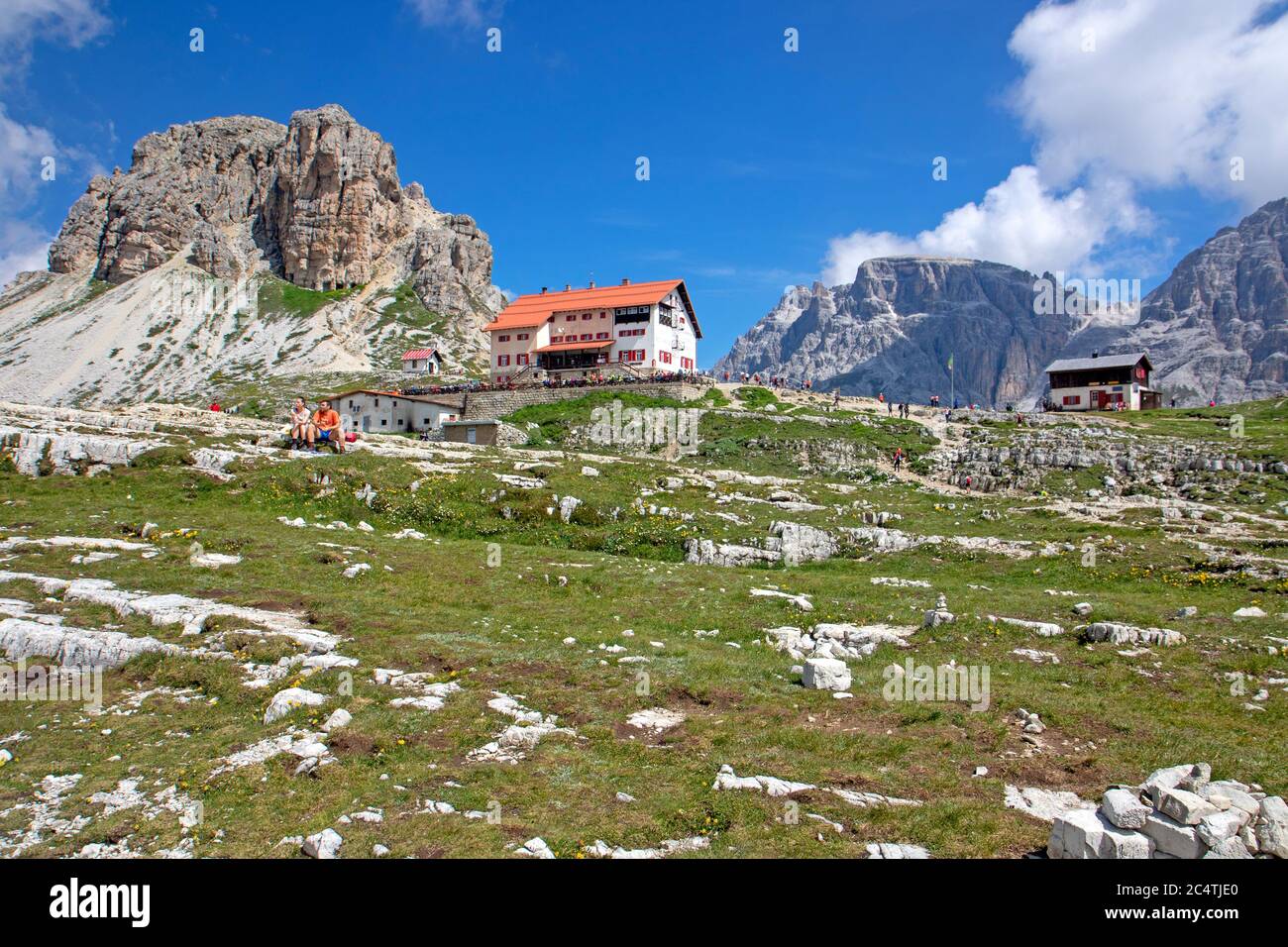 Rifugio Locatelli (Dreizinnenhutte) dans les Dolomites Banque D'Images