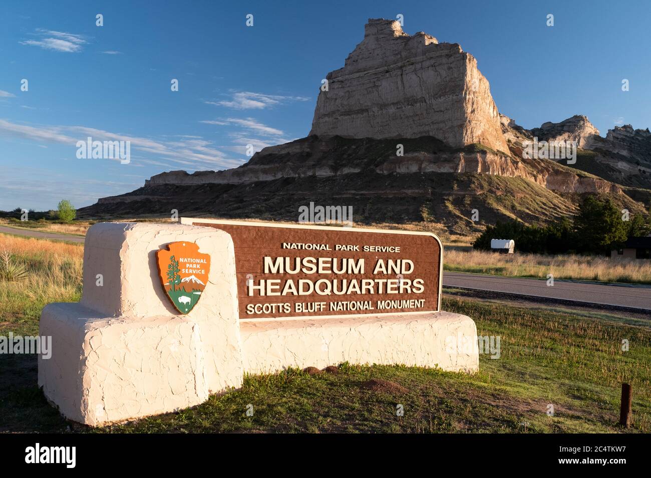 Panneau indiquant le siège social et le musée au monument national de Scotts Bluff, le long de l'Oregon Trail, Nebraska Banque D'Images