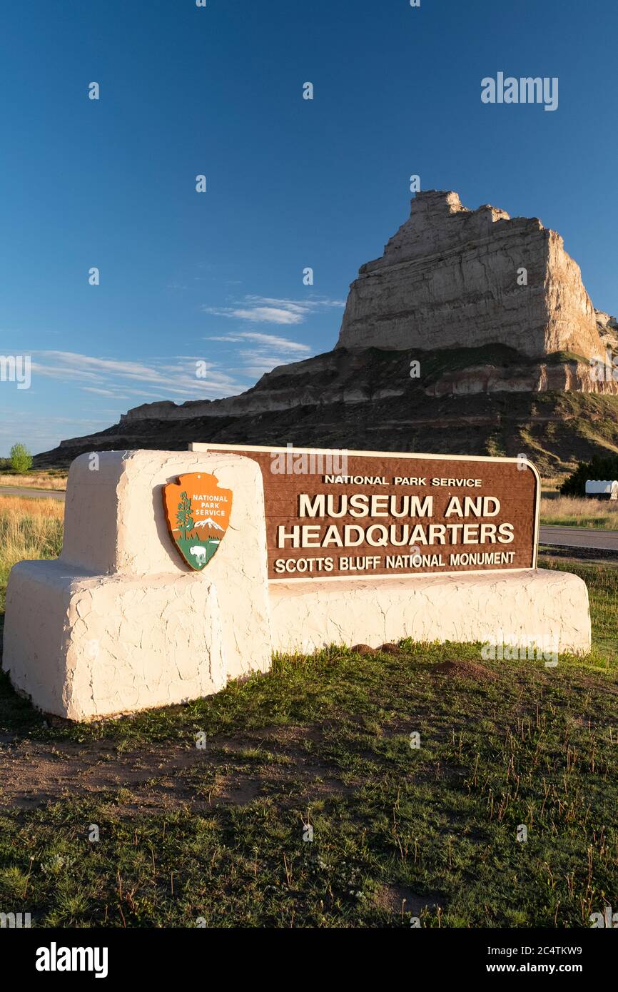 Panneau indiquant le siège social et le musée au monument national de Scotts Bluff, le long de l'Oregon Trail, Nebraska Banque D'Images