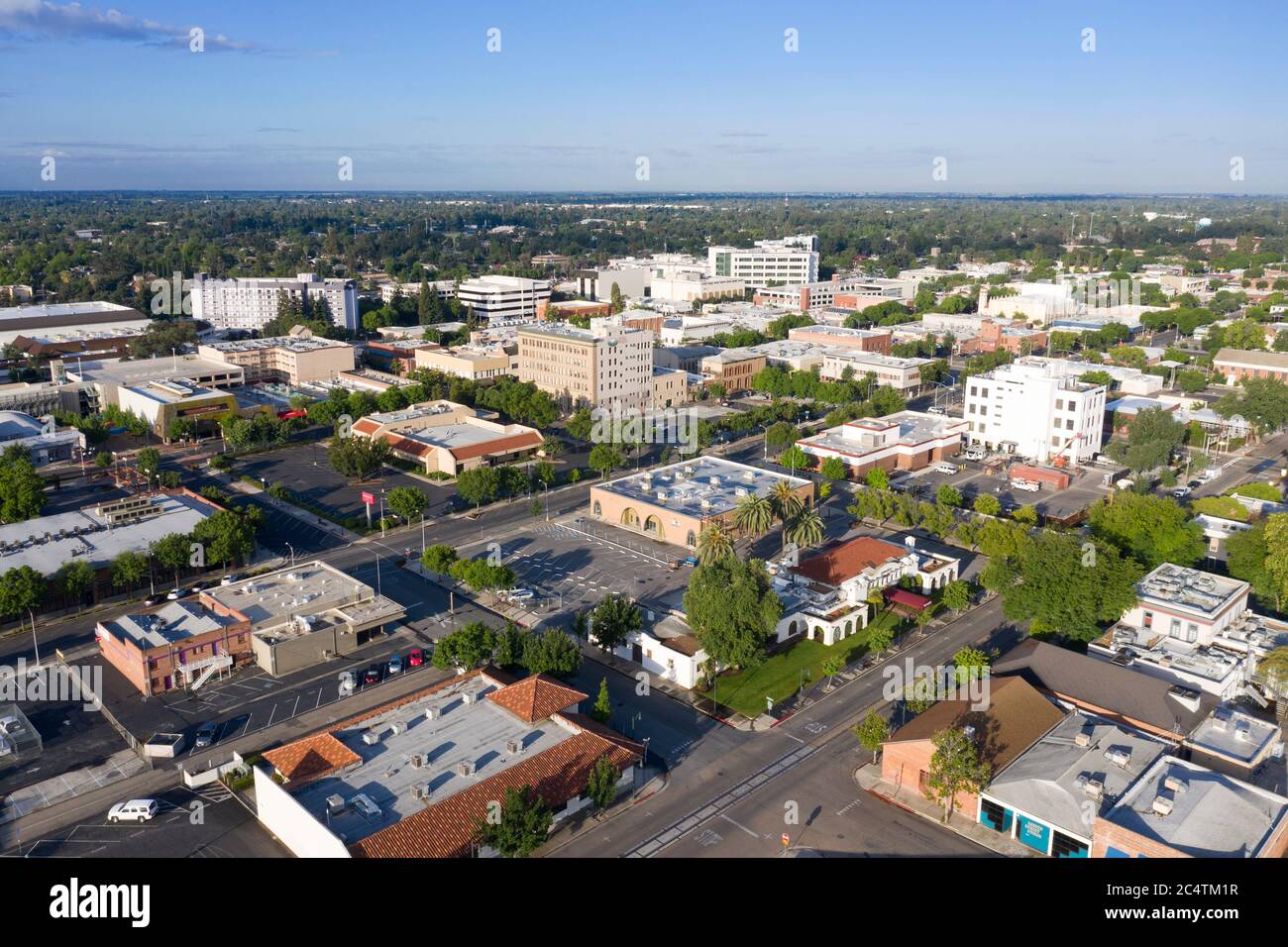 Vue aérienne au-dessus du centre-ville de Visalia, Californie Banque D'Images