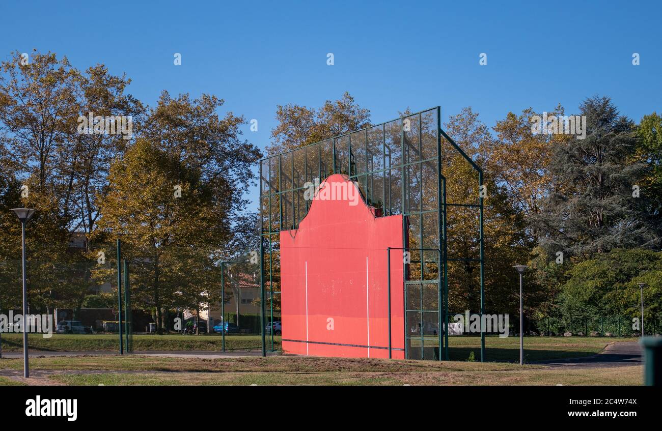Le traditionnel Jai Alai Basque pelota court, pays basque français, France Banque D'Images