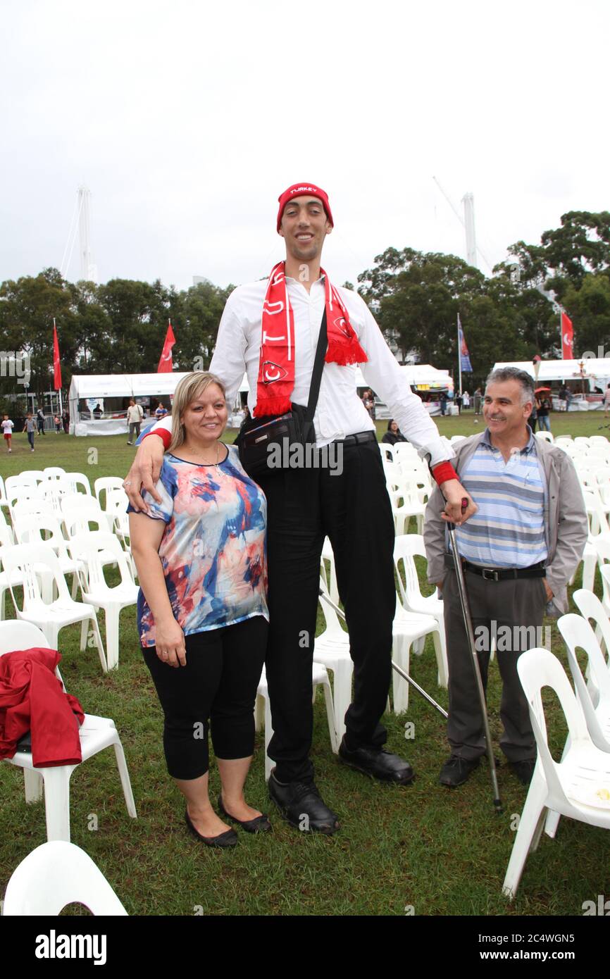 Worlds tallest man sultan kosen Banque de photographies et d’images à ...