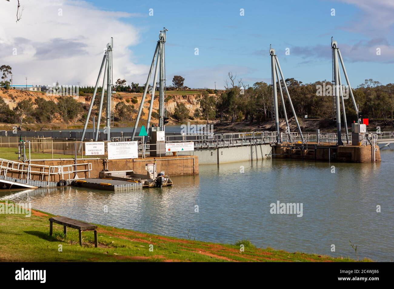 L'écluse 4 Weir située dans le Riverland à Berri Loxton en Australie-Méridionale le 21 juin 2020 Banque D'Images