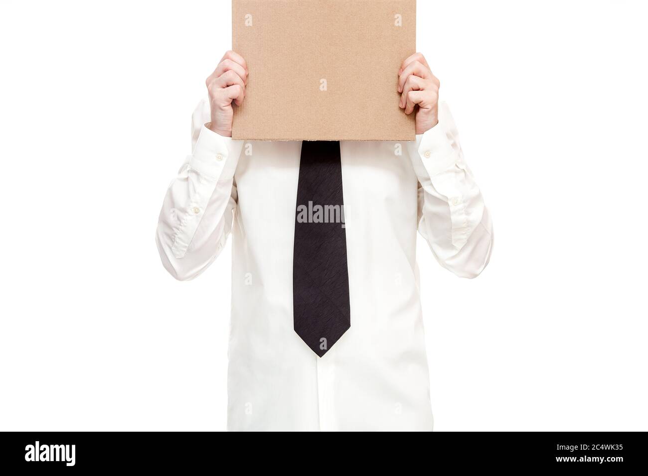 homme d'affaires en chemise avec cravate tient une affiche en carton dans  ses mains pour protester contre le chômage dû à la quarantaine, concept sur  le thème de l'inemploym Photo Stock -