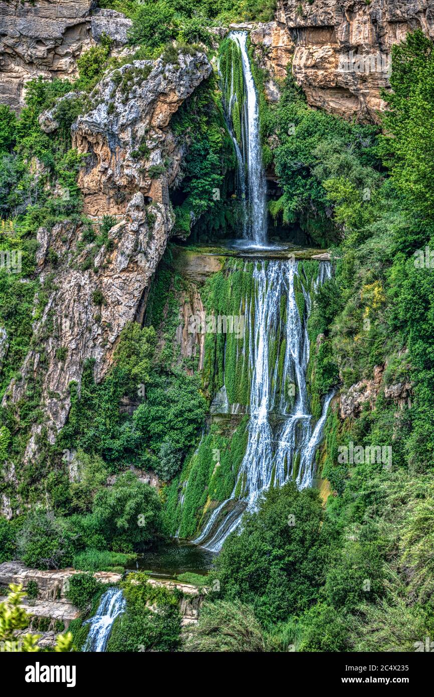 Cascades du monastère de Sant Miquel del Fai, Catalogne, Espagne Banque D'Images