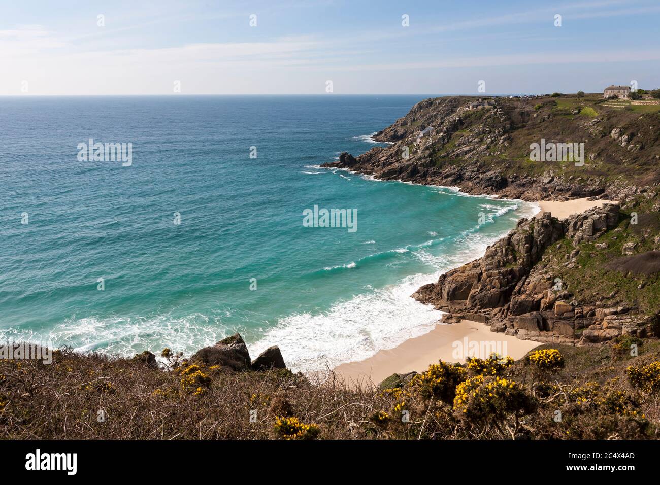 Porthcurno Beach, Cornwall, Angleterre, Royaume-Uni, le jour du printemps Banque D'Images