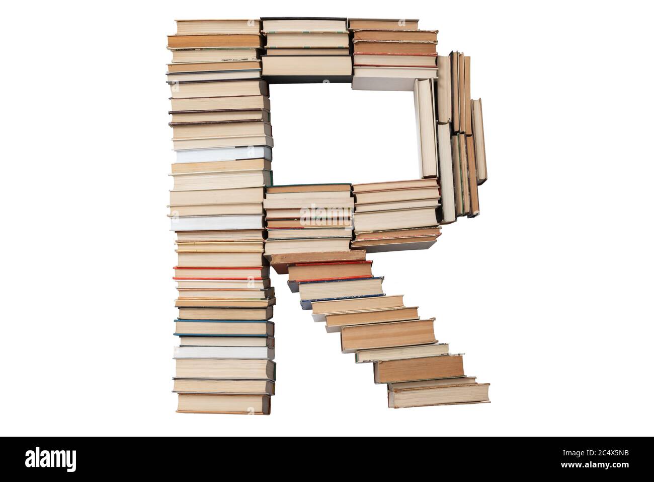 Lettre - R fait de livres isolés sur fond blanc. Maquette de police de lettre de livre à partir de l'alphabet. Concept d'éducation. Personne Banque D'Images