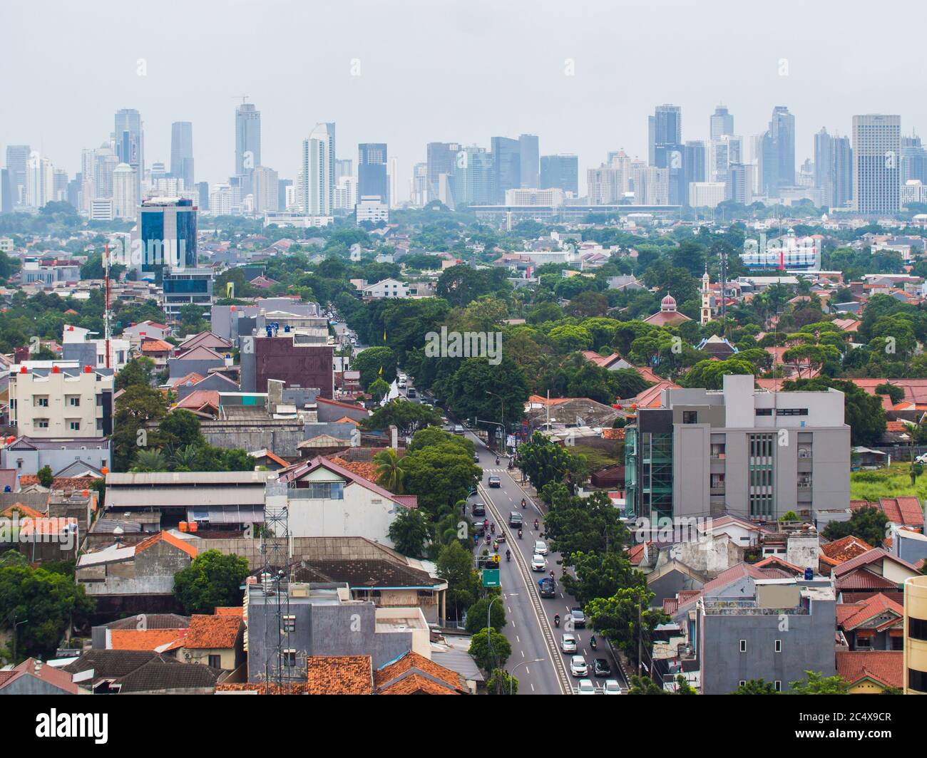 Panorama de la ville de Jakarta, capitale de l'Indonésie, par temps nuageux. Banque D'Images