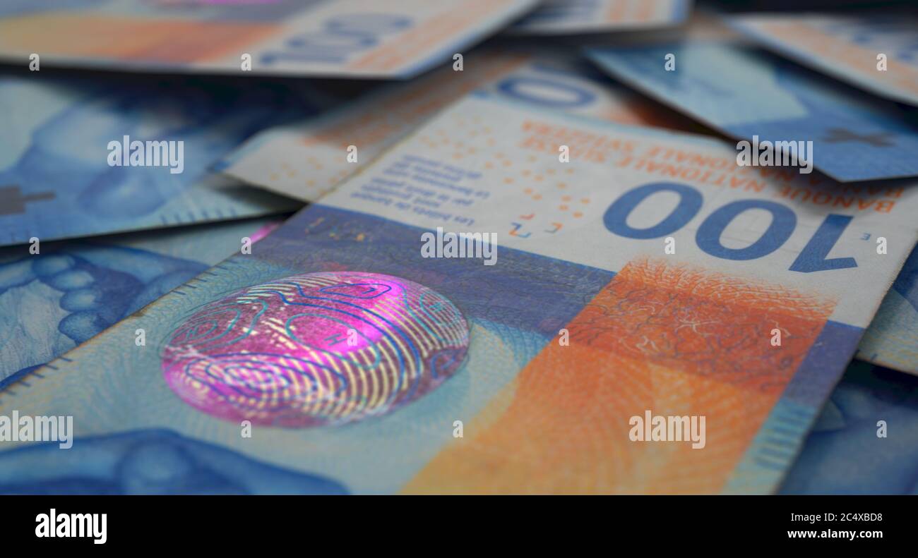 Vue rapprochée d'une pile dispersée de billets de banque en franc suisse - rendu 3D Banque D'Images