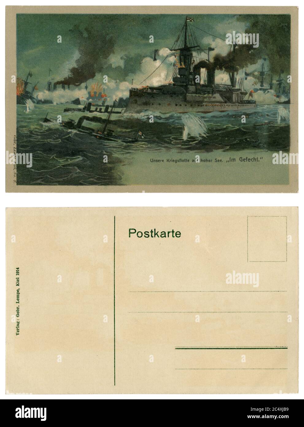 Carte postale historique allemande : notre flotte de guerre en haute mer 'au combat', la flotte ennemie est en feu, la Marine allemande impériale, la guerre mondiale un 1914-1918 Banque D'Images