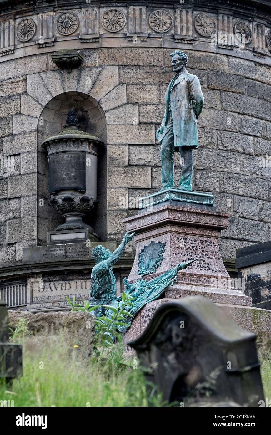 Statue d'Abraham Lincoln avec esclave affranchi sur le monument aux soldats qui ont combattu dans Accédez à la guerre civile américaine. Banque D'Images