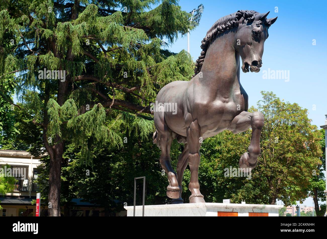 Italie, Lombardie, Milan, Hippodrome San Siro, Statue équestre de bronze dessins de l'artiste Léonard de Vinci Banque D'Images