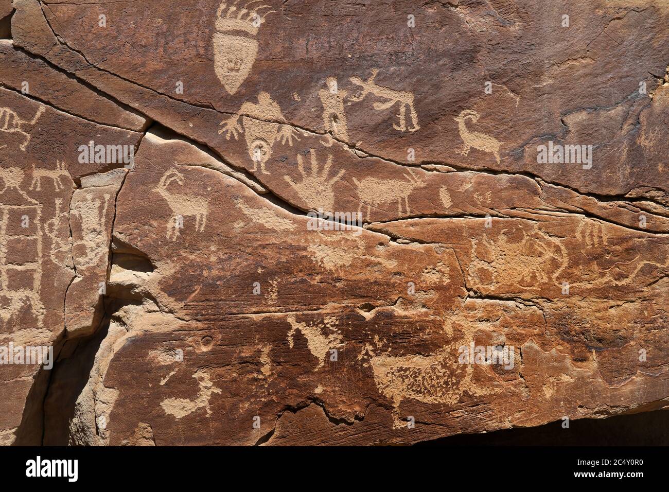 Art rupestre indien natif mains petroglyph Owl Utah 1408. Nine Mile Canyon, Utah. La plus longue galerie d'art au monde de l'Amérique ancienne. Banque D'Images