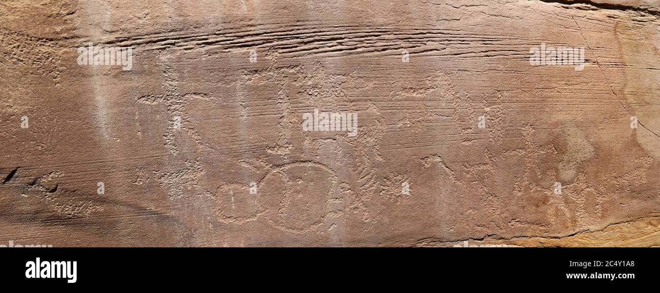Art rupestre indien d'origine pétroglyphe Utah panorama 1398. Banque D'Images