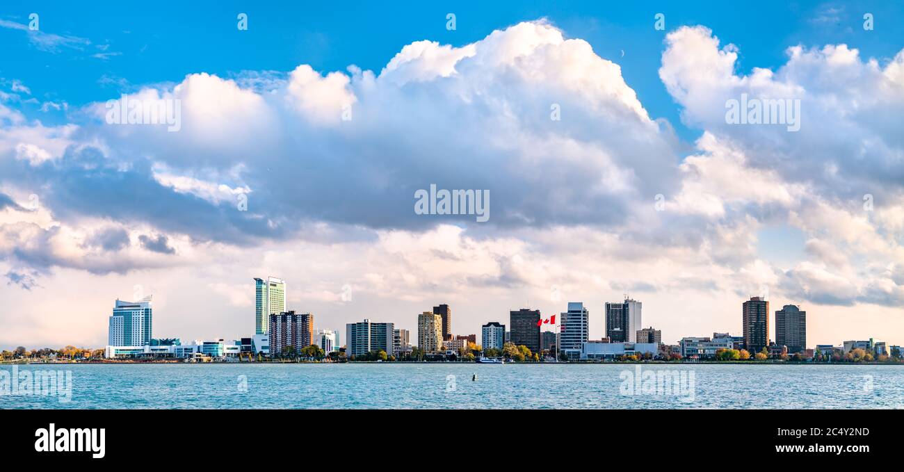 Panorama de Windsor, Canada de l'autre côté de la rivière Detroit Banque D'Images