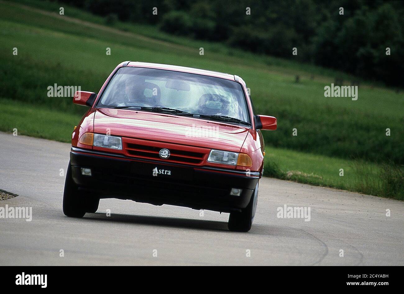 1991 Vauxhall Astra testé au terrain d'essai de Millbrook Bedfordshire, Royaume-Uni Banque D'Images