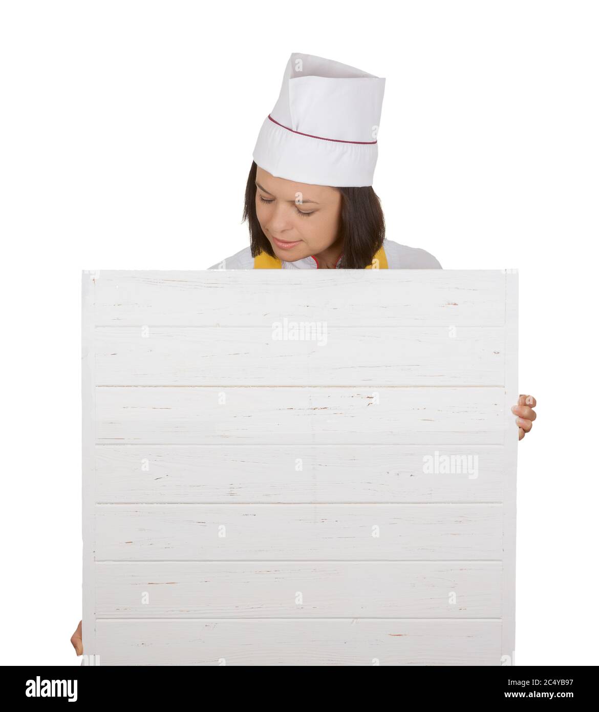 Belle jeune femme Chef tenant un grand menu de bois vide avec espace de copie pour votre Design sur un fond blanc Banque D'Images