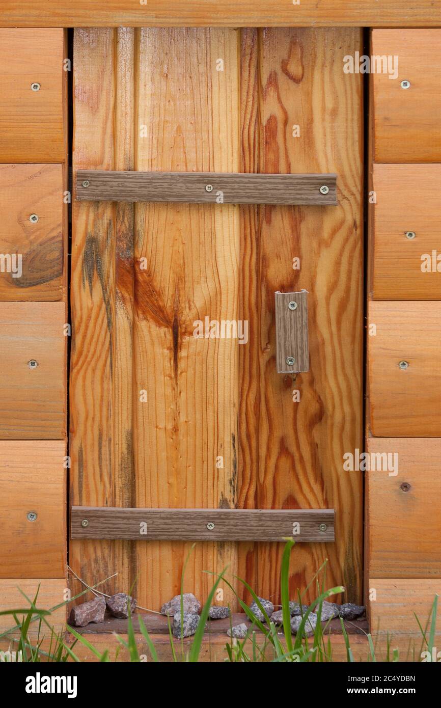 Petite porte en bois de maison de jouets très près Banque D'Images
