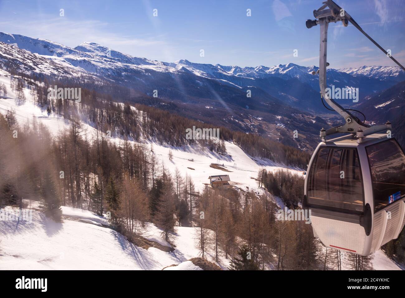 Paysage d'hiver - Panorama de la station de ski avec pistes et remontées mécaniques. Alpes. Autriche. Karnten Banque D'Images