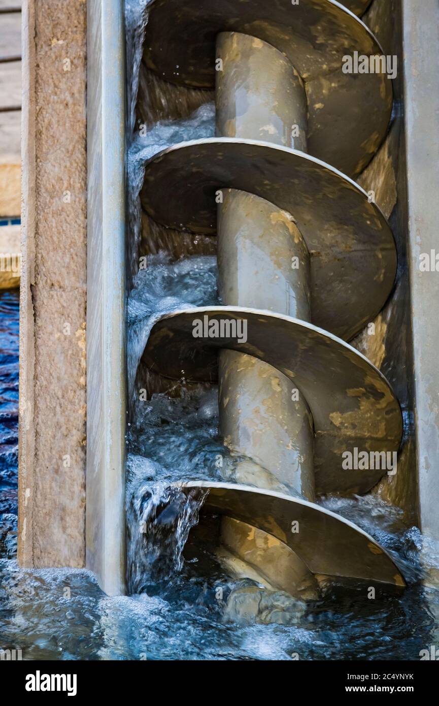La vis d'Archimède, vis d'Archimède ou screwpump historiquement, est une  machine utilisée pour transférer l'eau d'un plan d'eau en irrigation Photo  Stock - Alamy